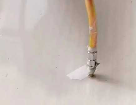 九原瓷砖空鼓维修公司专业解答在瓷砖铺贴过程中，如果使用的砂料过粗（如全部使用了粗砂），可能会导致以下问题
